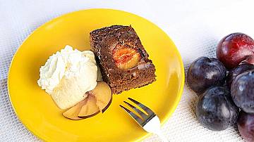 Recipe: Brownies with plums