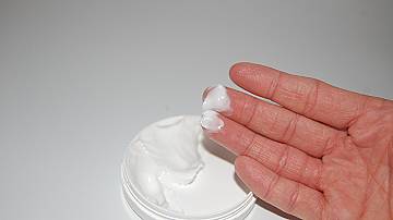 Easy and effective homemade hand cream